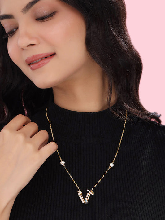 Labradorite Pearl Gold-plated Charming 'V' Alphabet 925 Sterling Silver Pendant For Women