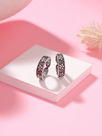 Floral Motifs Oxidized Toe Ring