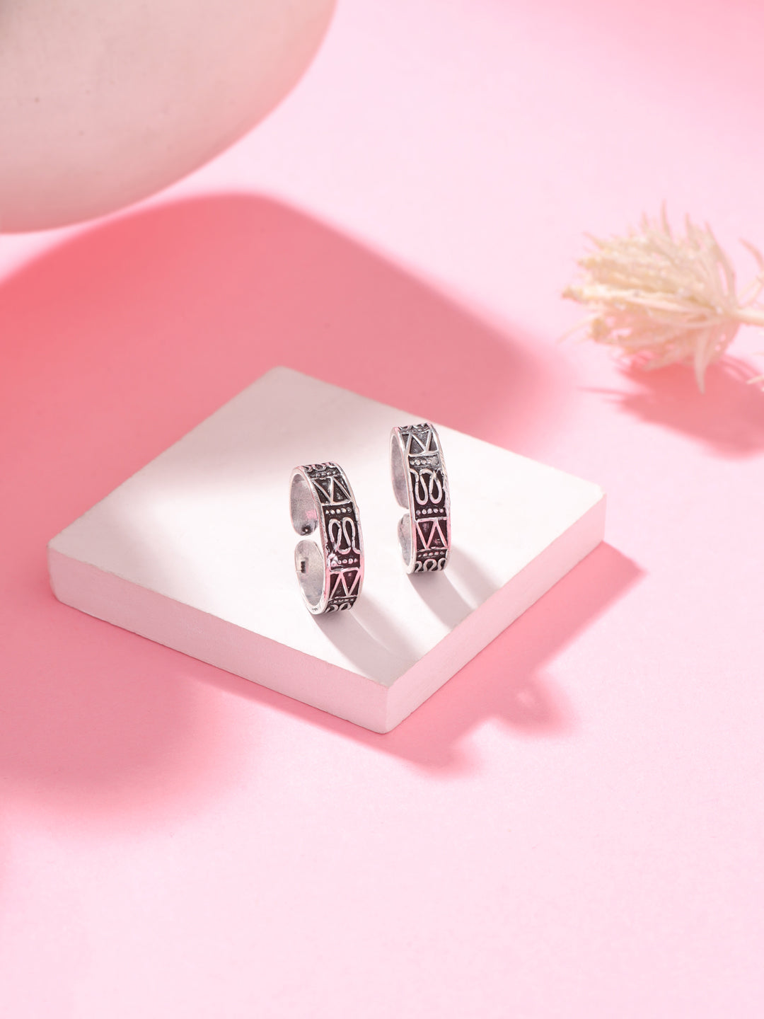 Abstract Oxidized Toe Ring